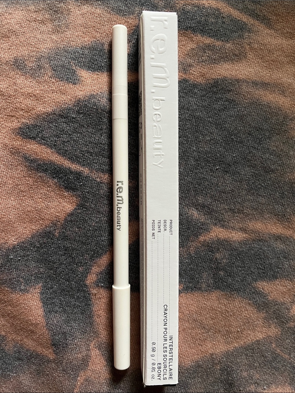 r.e.m beauty brow pencil
Shade: Ebony